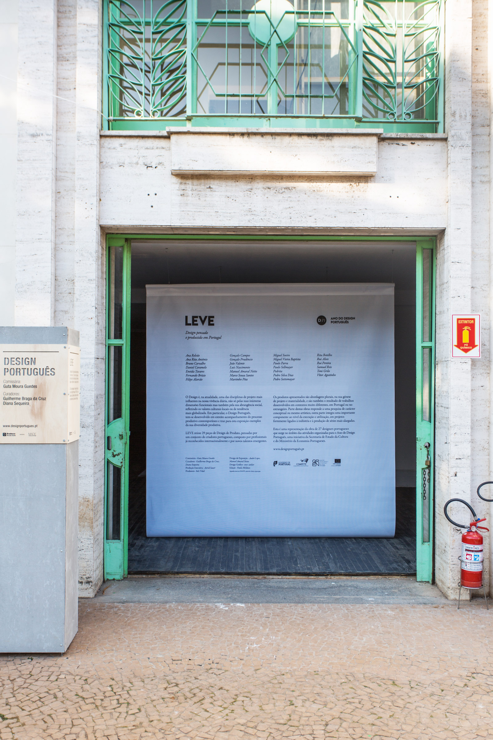 Leve ⟐ Exhibition entrance